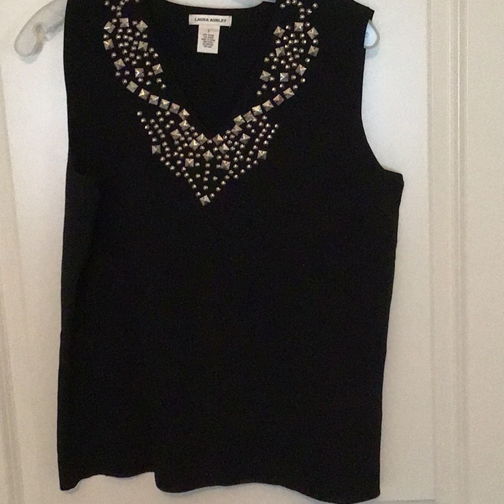 Sleeveless sweater